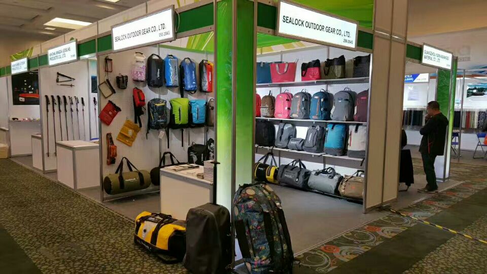 Pabrikan Gear Waterproof Strategis: Napa Sinergi China-Vietnam Sealock minangka Pilihan Utama kanggo 2026